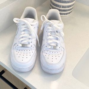 Nike Air Force 1 Sneaker white leather size 6